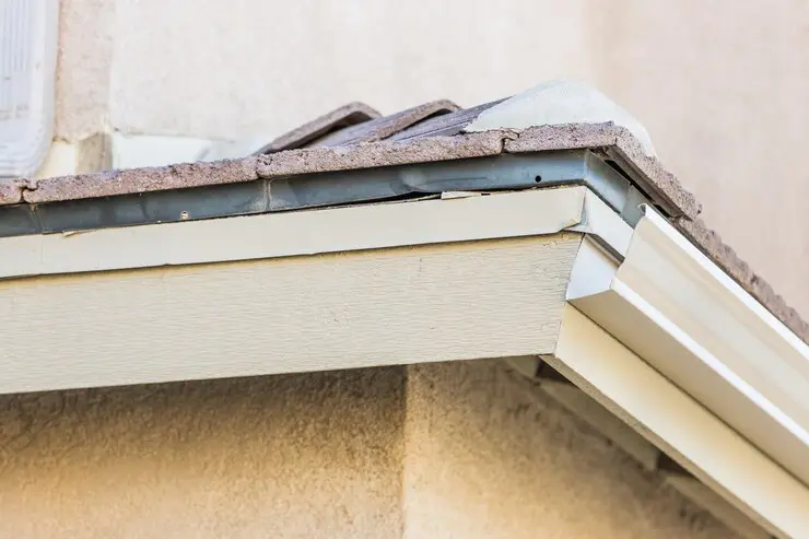 The Advantages of Seamless Gutters and Expert Installation