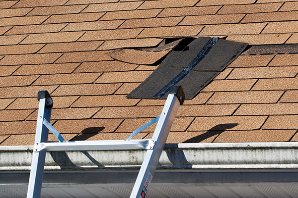 How to Handle Emergency Roof Repairs After a Storm